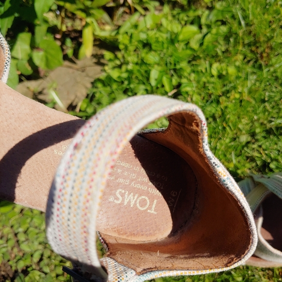 TOMS • Wedge Sandals Womens Stripe Summer Vacation Cute Fun Canvas Ankle Strap 6 - Picture 9 of 10
